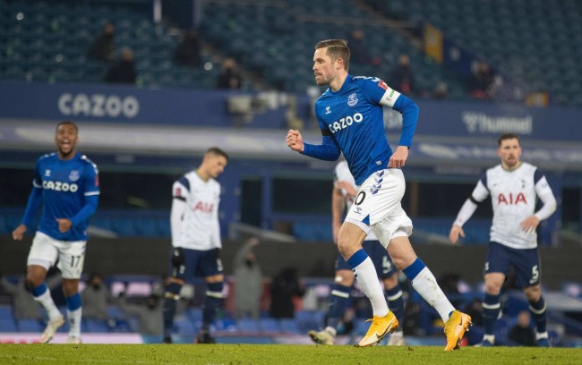 存在明显断 存在明显断